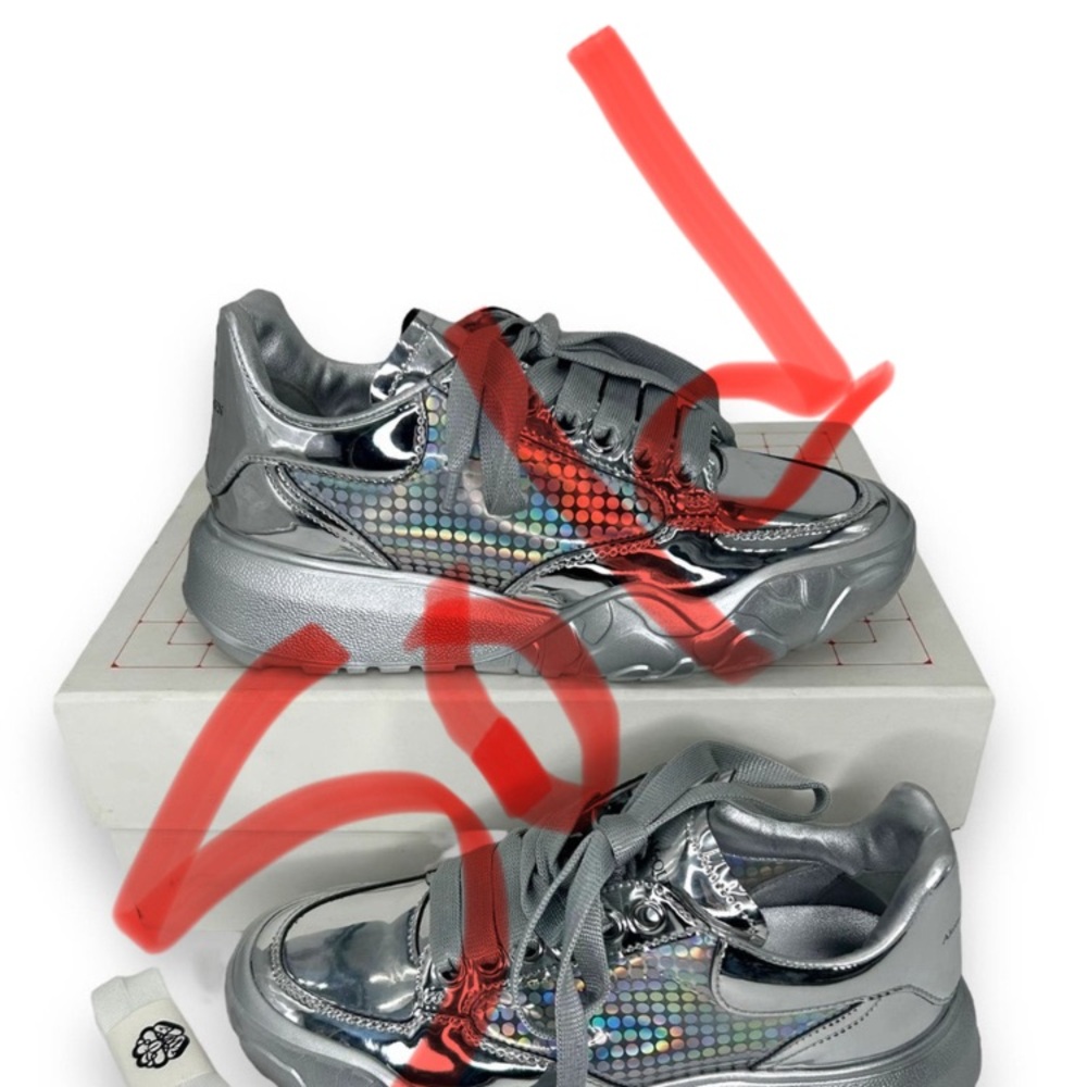 NWT Alexander McQueen Court Holographic Low Top Sneakers Size 35 US Size 5